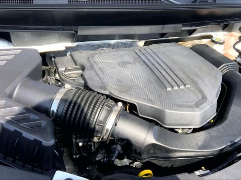 Used 2025 Chevrolet Traverse LT FWD image 31