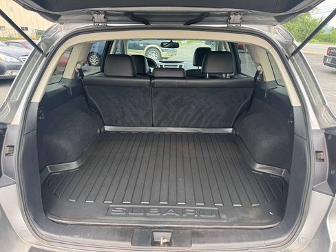 Used 2011 Subaru Outback 2.5i Limited AWD/4WD image 6