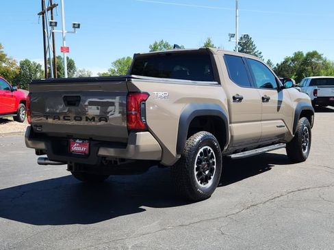 Used 2026 Toyota Tacoma TRD Off-Road AWD/4WD image 3