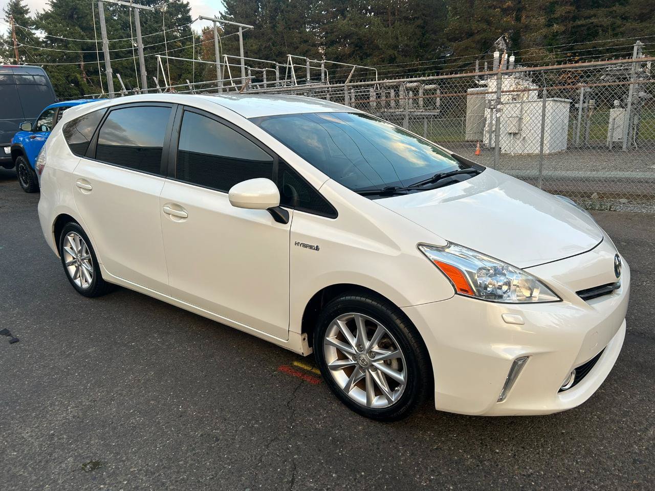 Used 2012 Toyota Prius V Five FWD image 3