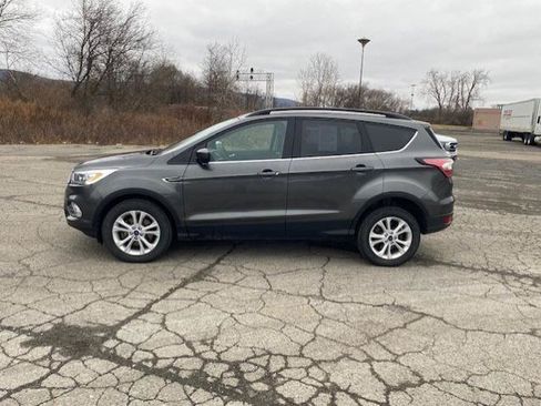 Certified 2017 Ford Escape SE w/ Equipment Group 201A AWD/4WD image 2