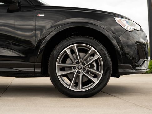 Certified 2025 Audi Q3 2.0T Premium w/ Convenience Package AWD/4WD image 31