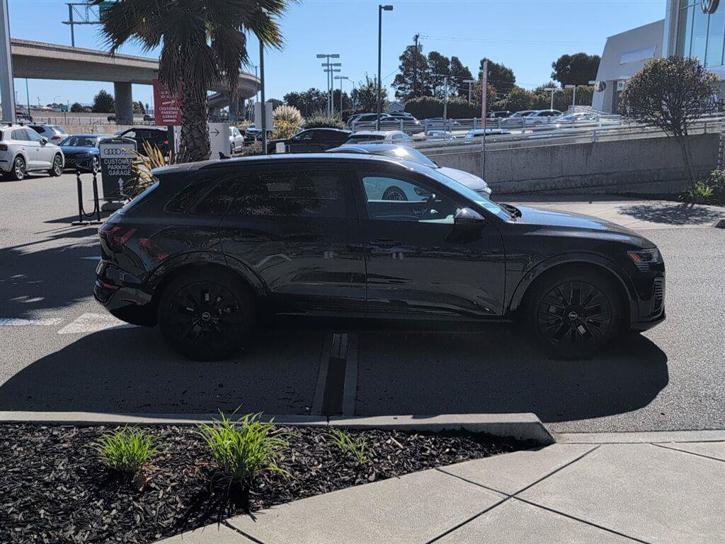 Used 2024 Audi Q8 e-tron Prestige w/ Prestige Package AWD/4WD image 5