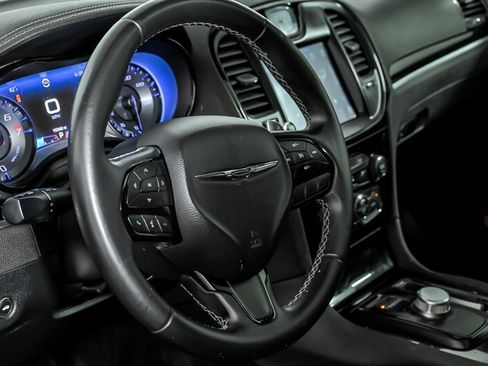 Used 2018 Chrysler 300 S w/ 300S Premium Group RWD image 21