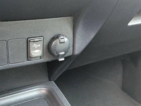 Used 2017 Toyota RAV4 Platinum FWD image 30