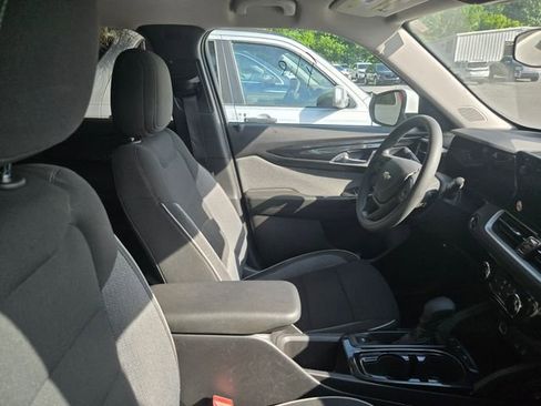 Used 2025 Chevrolet TrailBlazer LT FWD image 4