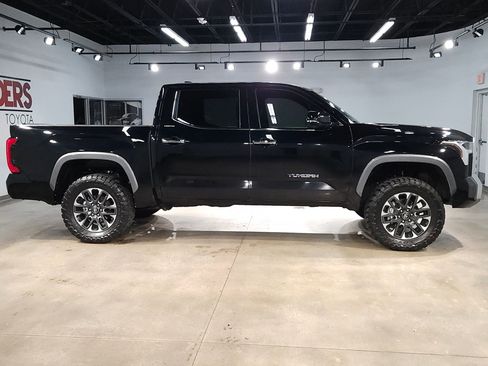 Used 2025 Toyota Tundra Limited AWD/4WD image 8