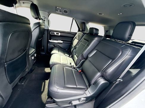 Used 2020 Ford Explorer XLT w/ Equipment Group 202A RWD image 27