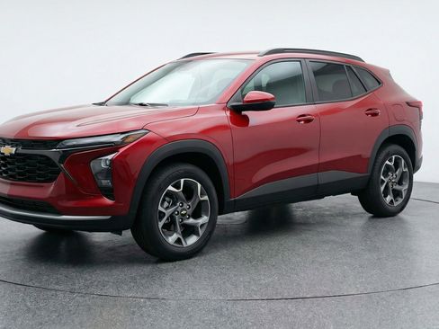 Used 2025 Chevrolet Trax LT image 3