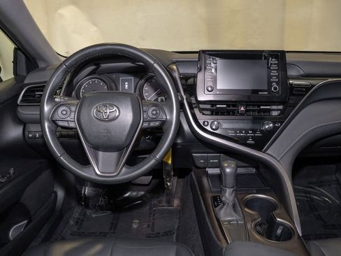 Used 2024 Toyota Camry SE image 6