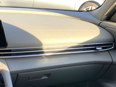 Used 2025 Hyundai Elantra SEL image 33