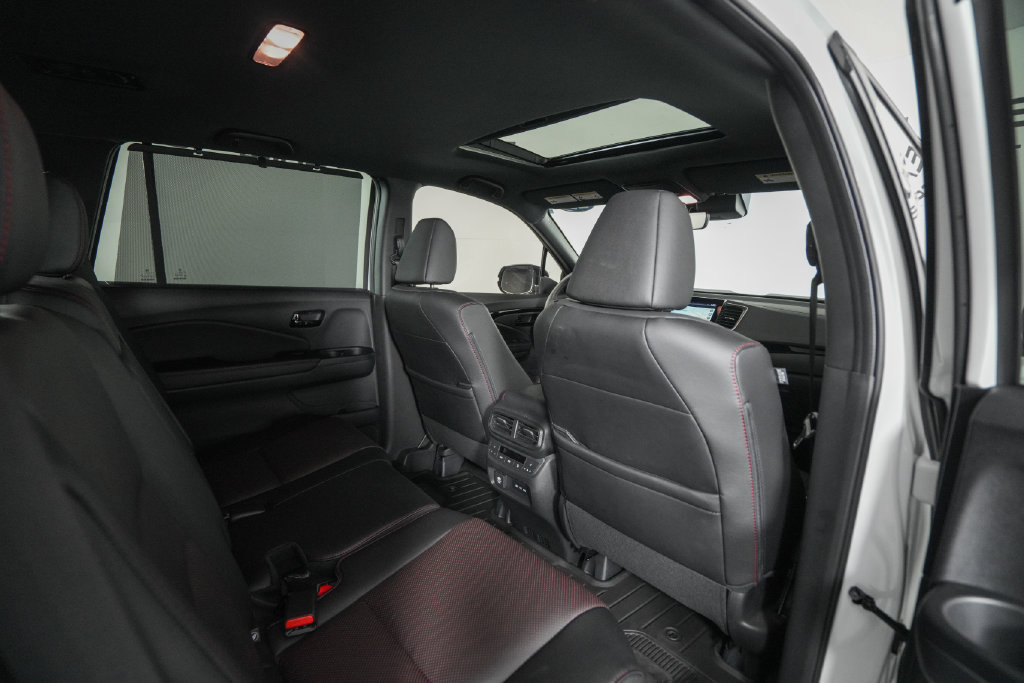 Used 2025 Honda Passport Black Edition image 18