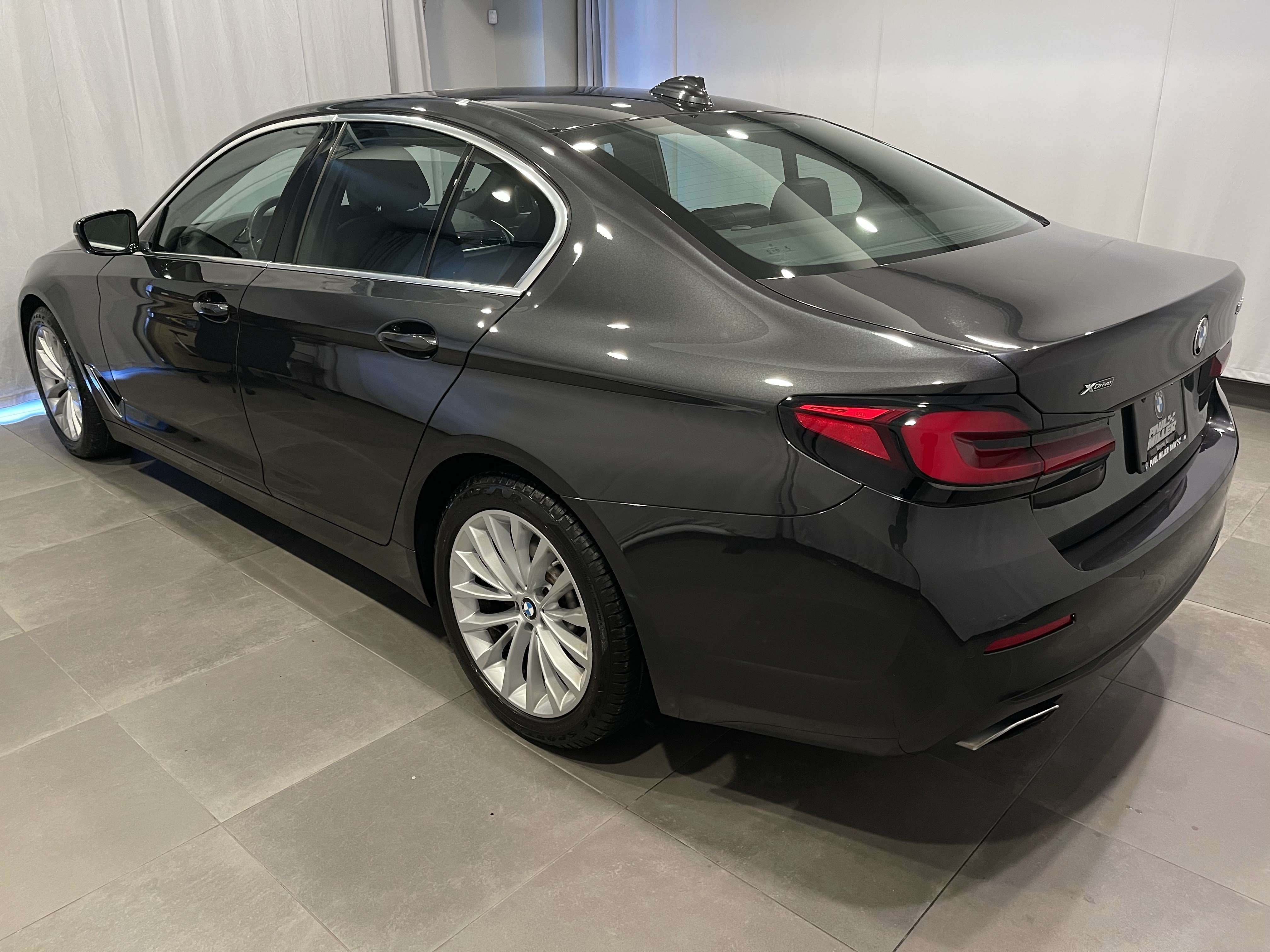 Used 2021 BMW 530i xDrive w/ Convenience Package AWD/4WD image 4