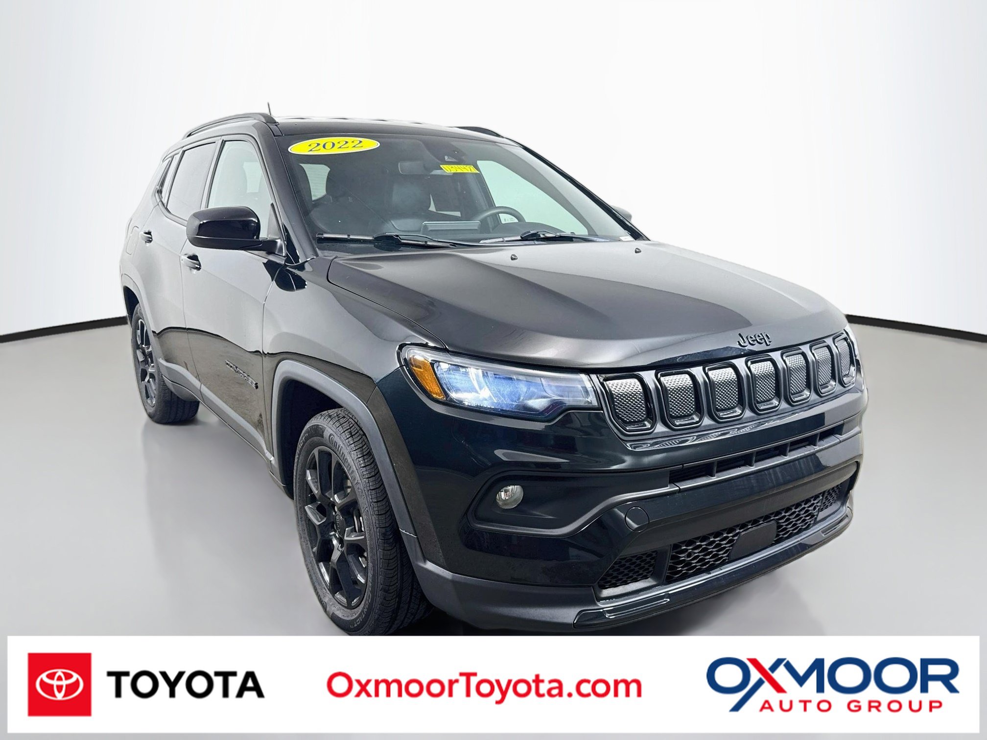 Used 2022 Jeep Compass Latitude FWD image 1