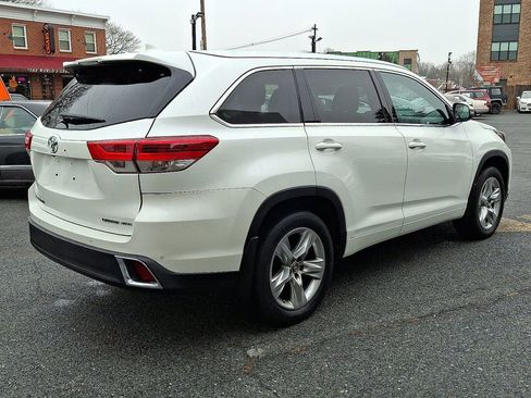 Used 2017 Toyota Highlander Limited image 4