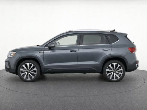 Used 2024 Volkswagen Taos SE FWD image 4