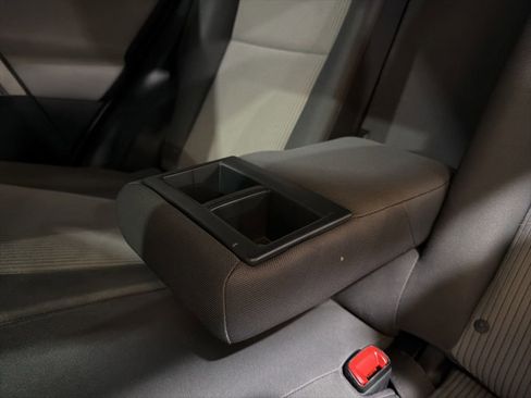 Used 2014 Toyota RAV4 LE image 28