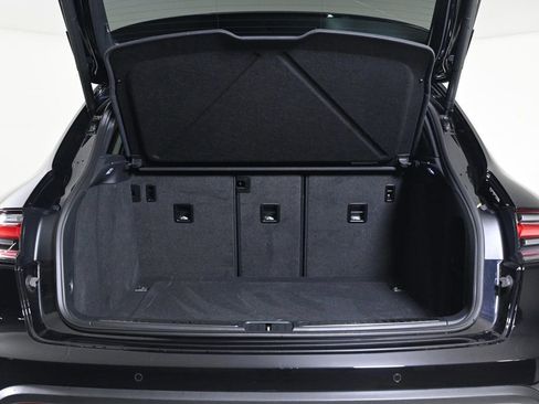 Certified 2025 Porsche Macan image 28