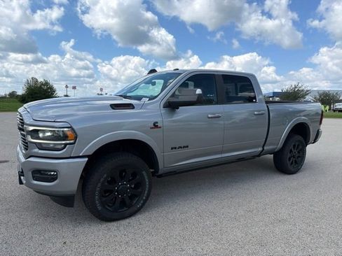Used 2022 RAM 2500 Laramie AWD/4WD image 1