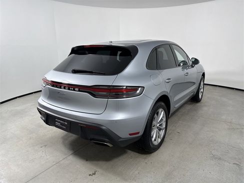 Certified 2025 Porsche Macan image 7