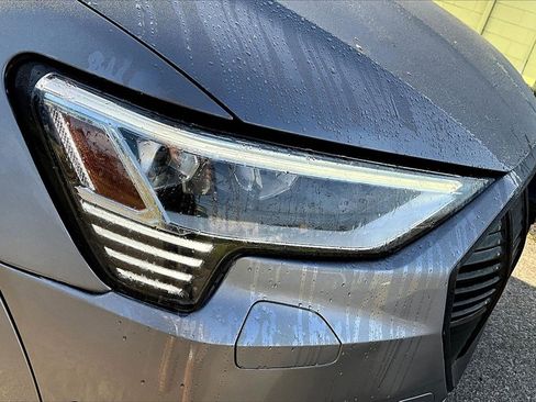 Used 2021 Audi e-tron Premium Plus w/ Premium Plus Package image 28