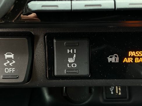 Used 2025 Toyota RAV4 XLE image 28