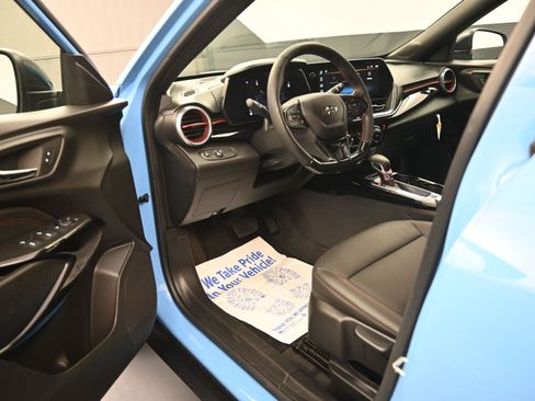 Certified 2024 Chevrolet Trax RS w/ Sunroof Package image 9