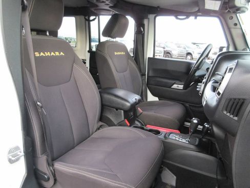 Used 2014 Jeep Wrangler Unlimited Sahara w/ Connectivity Group AWD/4WD image 20