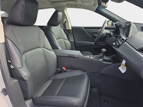 New 2025 Lexus ES 350 w/ Premium Package image 10