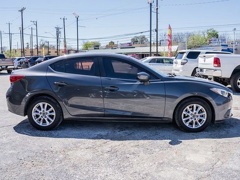 Used 2016 MAZDA MAZDA3 i Touring w/ Popular Equipment Package image 4