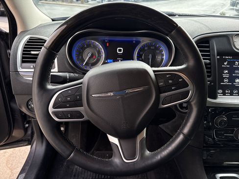 Used 2018 Chrysler 300 Limited w/ Harman/Kardon Audio Group image 18