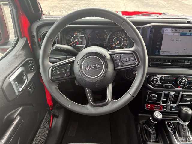 Used 2025 Jeep Wrangler Unlimited Rubicon w/ Convenience Group AWD/4WD image 16