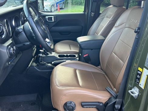 Used 2023 Jeep Wrangler Unlimited Sahara w/ Cold Weather Group AWD/4WD image 9