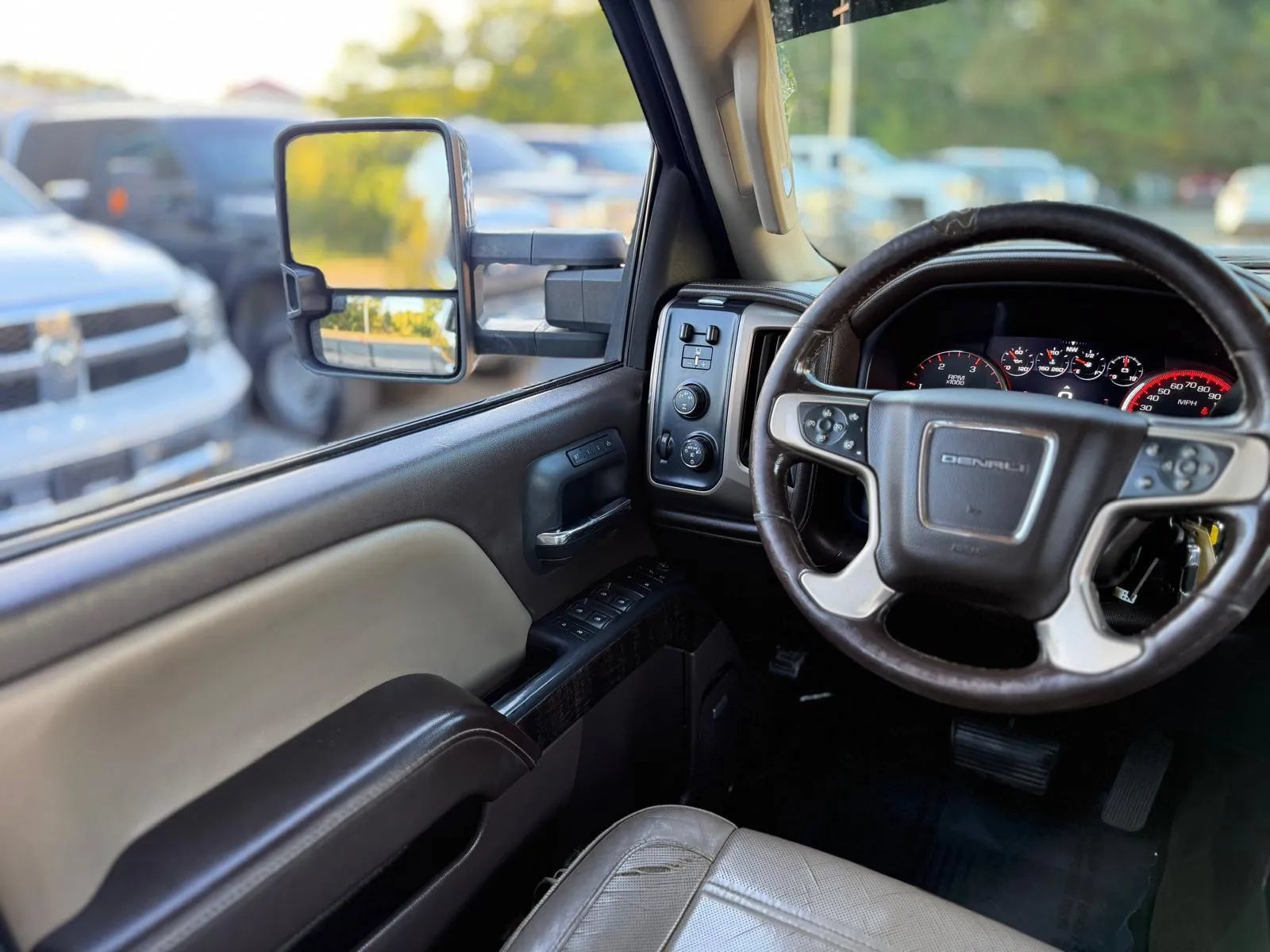 Used 2015 GMC Sierra 2500 Denali w/ Duramax Plus Package AWD/4WD image 22