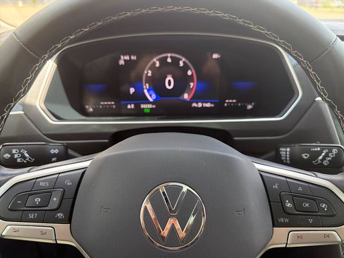 Used 2024 Volkswagen Tiguan SE AWD/4WD image 22