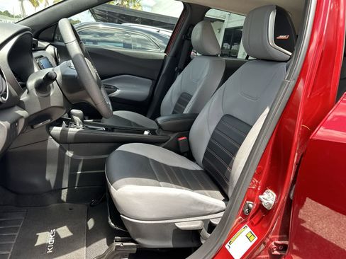 Used 2023 Nissan Kicks SR w/ SR Premium Package FWD image 3