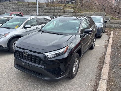 Used 2025 Toyota RAV4 XLE image 2
