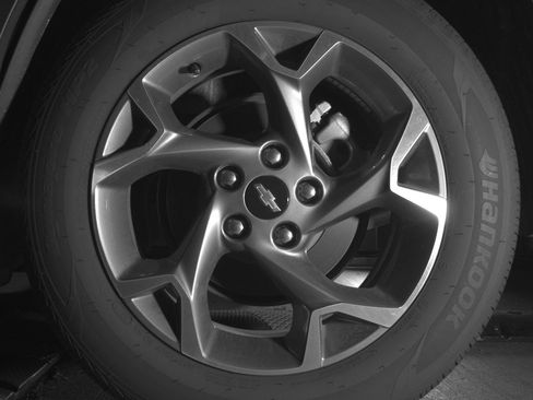 Used 2025 Chevrolet Trax LT image 14