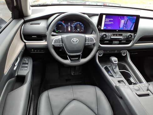 Used 2024 Toyota Grand Highlander AWD Hybrid image 9