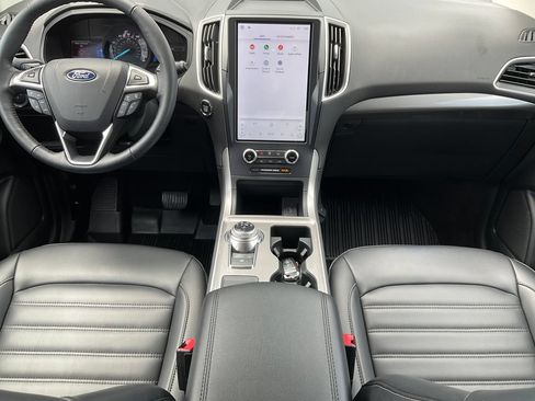 Used 2023 Ford Edge SEL w/ Convenience Package AWD/4WD image 3