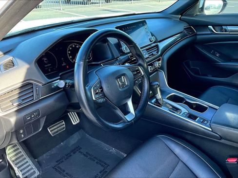 Used 2018 Honda Accord Sport image 17