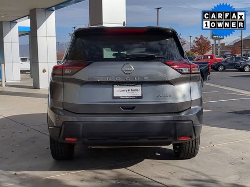 Used 2024 Nissan Rogue SV image 5