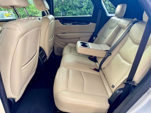 Used 2019 Cadillac XT5 FWD image 16