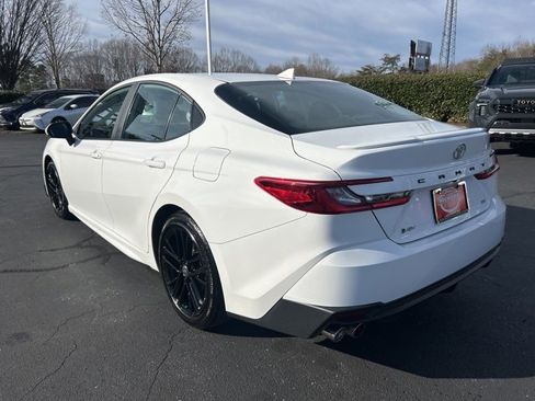 Used 2025 Toyota Camry SE image 7