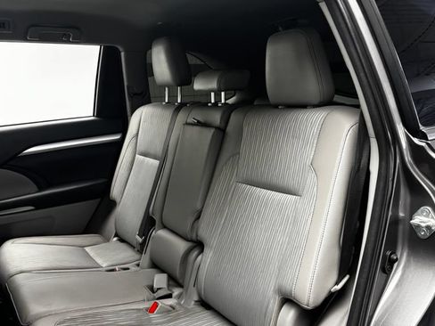 Used 2018 Toyota Highlander Plus w/ Protection Package #3 AWD/4WD image 29