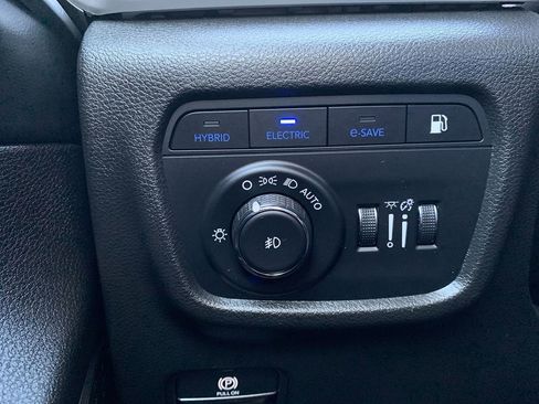 Used 2023 Jeep Grand Cherokee 4WD 4xe image 17