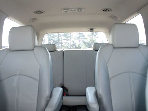 Used 2013 GMC Acadia SLT image 18