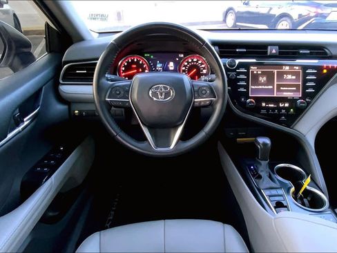 Used 2020 Toyota Camry XSE image 6