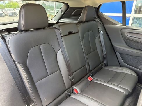 Used 2025 Volvo XC40 B5 Core AWD/4WD image 24