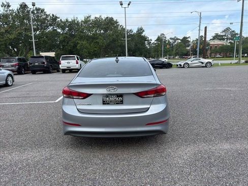 Used 2017 Hyundai Elantra SE FWD image 6
